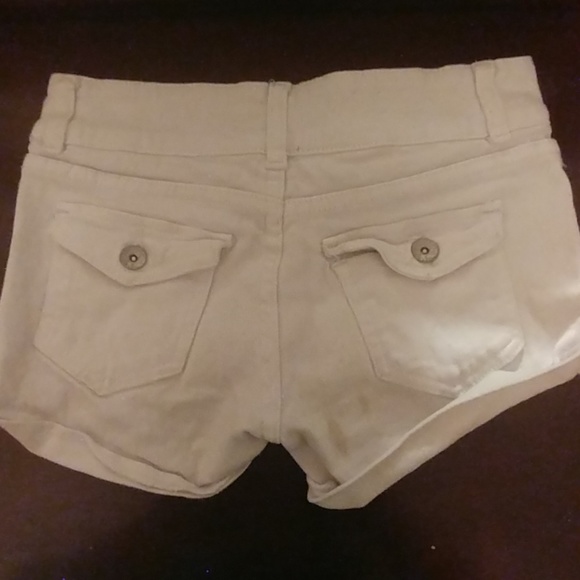 White shorts - Picture 2 of 3